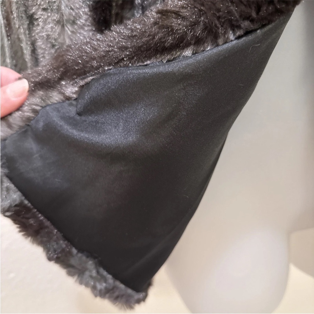 Rare Find! Betsey Johnson Women's Faux Fur Jacket Black/Gray Medium NWT - Picture 6 of 12